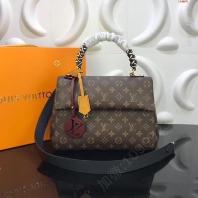 顶级Cluny中号手袋为 lv女包系列中文介绍 精仿LV女包 原版LV路易威登女包 A货LV女包 高仿LV女包