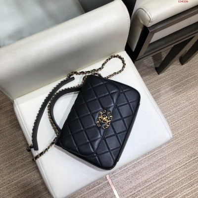 Chanel19秋冬手把包系列进口小羊皮 高仿香奈儿包包和正品的区别 精仿香奈儿女包 原版香奈儿女包 A货香奈儿女包 高仿香奈儿女包