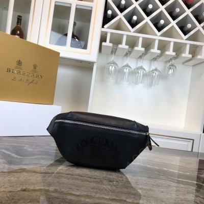 B家顶级原单 腰包借鉴九十年代街头风格,高 高仿巴宝莉包包 原单巴宝莉包包 精仿巴宝莉女包 原版巴宝莉包包