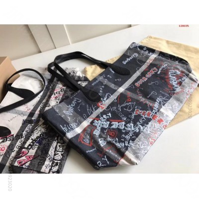 B家顶级原单 双面两用托特包，采用涂层格纹 高仿巴宝莉包包 原单巴宝莉包包 ...