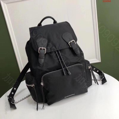 Burberry 巴宝莉专柜新款军旅背包， 高仿巴宝莉包包货源 原单巴宝莉包...