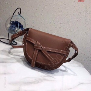 平纹皮Loewe罗意威专柜新款马鞍包1 哪里可以用买高仿罗意威包包? 精仿罗意威女包 原版罗意威女包 A货罗意威女包 原单罗意威女包