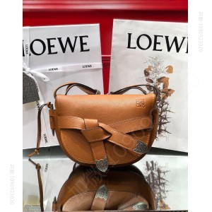 小号LW家新品盾牌马鞍包新品Gate是 罗意威包包官网经典款 精仿罗意威女包 原版罗意威女包 A货罗意威女包 原单罗意威女包