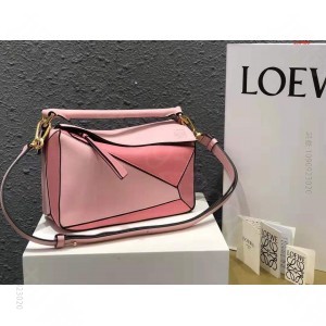 LOEWE 罗意威专柜经典爆款Puzzl 高仿罗意威女包什么价格 精仿罗意威...