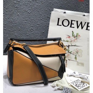 LOEWE 罗意威专柜经典爆款Puzzl 高仿罗意威女包什么价格 精仿罗意威...