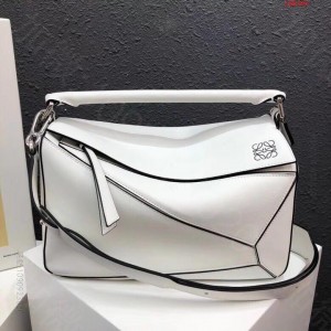 小号 LOEWE 罗意威专柜新品吊船包,高仿 高仿罗意威包包质量怎么样 精仿...