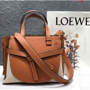 麻布拼 LOEWE 罗意威新品gatet 高仿罗意威包包价格怎么样 精仿罗意威女包 原版罗意威女包 A货罗意威女包 原单罗意威包包