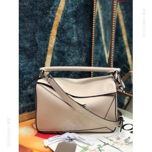 LOEWE 罗意威专柜经典爆款Puzzl 高仿罗意威包包价格怎么样 精仿罗意威女包 原版罗意威女包 A货罗意威女包 原单罗意威包包