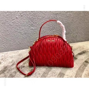 MIUMIU 谬谬专柜新品羊皮月牙包型号 高仿缪缪包包货源批发 精仿缪缪女包 原版缪缪女包 A货缪缪女包 原单缪缪包包