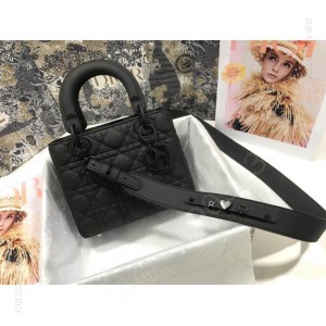 LadyDiorMy四格磨砂徽章对 高仿迪奥包包货源批发 精仿迪奥女包 原版迪奥女包 A货迪奥女包 原单迪奥包包
