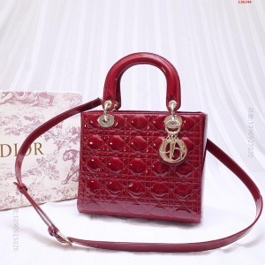 海外顶级原单LadyDior 高仿迪奥包包和正品有什么区别 精仿迪奥女包 原...