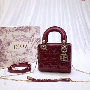 海外顶级原单LadyDior 高仿迪奥包包和正品有什么区别 精仿迪奥女包 原...