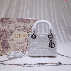 海外顶级原单LadyDior 高仿迪奥女包 精仿迪奥女包 原版迪奥女包 A货迪奥女包 原单迪奥包包和正品有什么区别?
