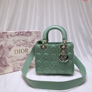 海外顶级原单LadyDior 高仿迪奥女包 精仿迪奥女包 原版迪奥女包 A货迪奥女包 原单迪奥包包和正品有什么区别?