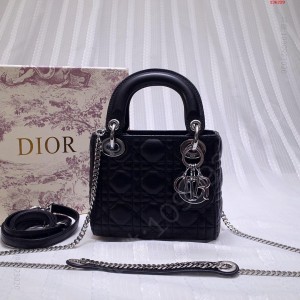 海外顶级原单LadyDior 高仿迪奥女包 精仿迪奥女包 原版迪奥女包 A货迪奥女包 原单迪奥包包和正品有什么区别?