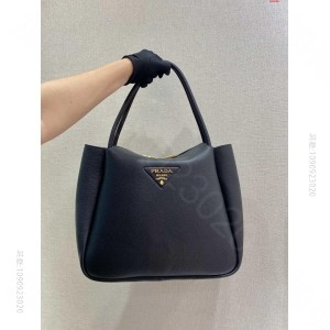 新款这款柔软鹿皮打造的2023秋 A货普拉达女包 原单普拉达包包质量怎么样?
