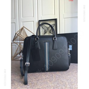 P家男包出新款了新色黑兰 高仿普拉达包包 原版普拉达女包