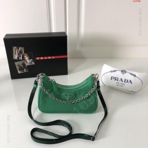 p家ReEdition迷你手袋 高仿普拉达女包