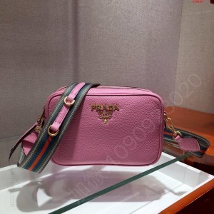鹿皮纹新色采用进口鹿皮纹 高仿普拉达女包 精仿普拉达女包 原版普拉达女包 哪里有卖A货普拉达包包 原单普拉达