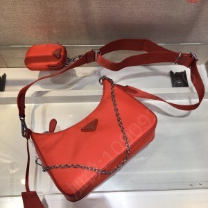 爆款新色新款nylonHobo 高仿普拉达女包 精仿普拉达女包 原版普拉达女包 哪里有卖A货普拉达包包 原单普拉达