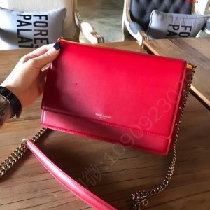 新款ZOE 与以往风琴式侧边做出不同亮点， 高仿圣罗兰包包 精仿圣罗兰女包 原版圣罗兰女包 A货圣罗兰女包 原单圣罗兰女包