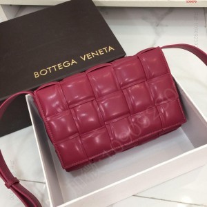 Bottegaveneta爆款设计师D 高仿宝缇嘉包包 精仿宝缇嘉女包 原版宝缇嘉女包 A货宝缇嘉女包 原单宝缇嘉女包