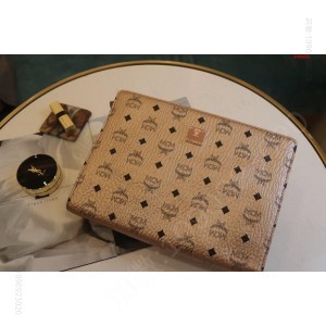 手拿袋是存放日常必需品的理想选择宽敞的内部 高仿MCM包包 精仿MCM女包 原版MCM女包 A货MCM女包 原单MCM女包