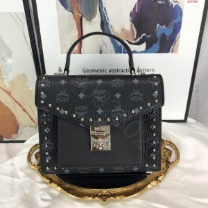 中号经典风琴包凸显优雅与前卫两个风琴式隔 高仿MCM包包 精仿MCM女包 原...