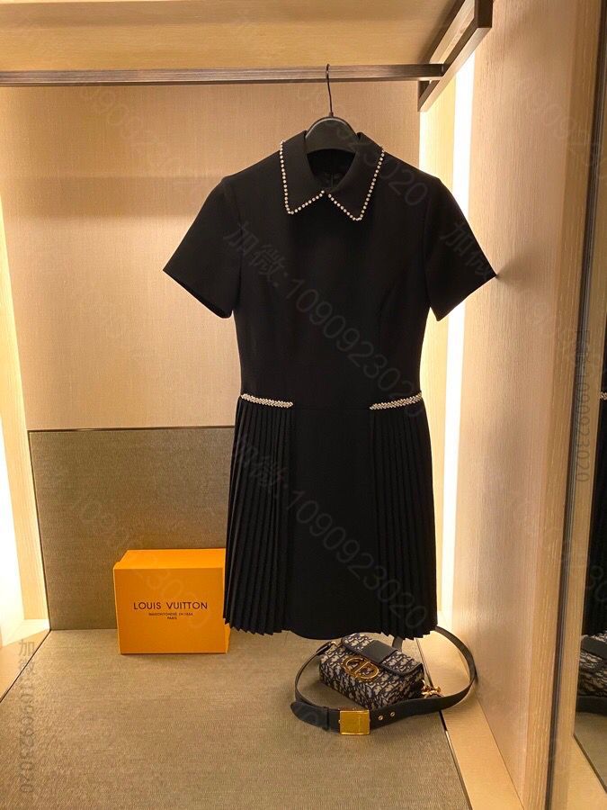 新款连衣裙miu 家订珠 翻领修身连衣裙