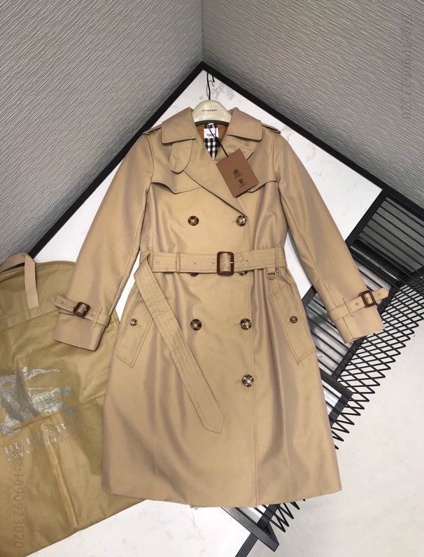 高定风衣！Burbery 20早秋官网新品 Trench 风衣！ 经典肯辛顿版型