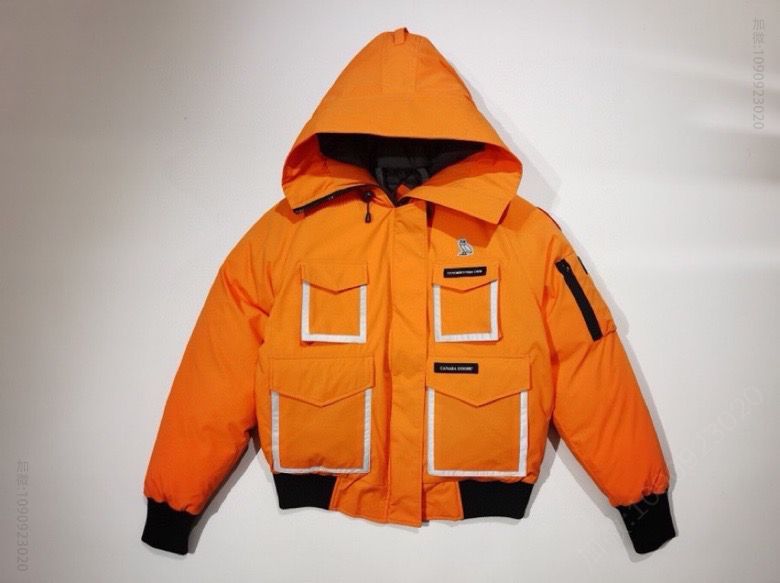 Canada Goose × OVO 女款Chilliwack 联名限量版羽绒服