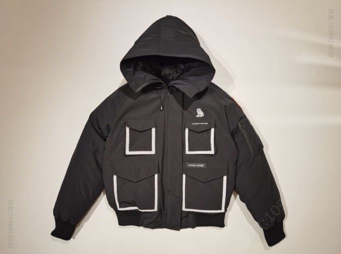 Canada Goose × OVO 女款Chilliwack 联名限量版羽绒服