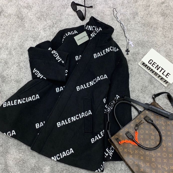 Balenciaga 20AW 弹幕字母大衣