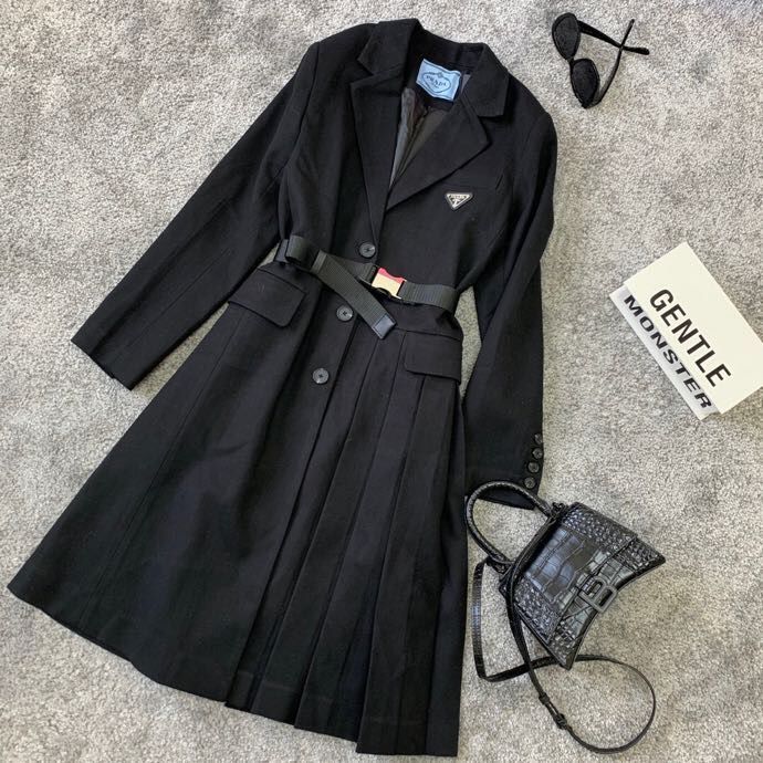 Prada 20AW不规则百褶西装裙大衣