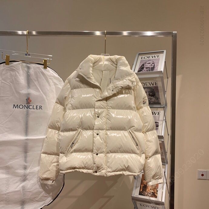 Moncler 羽皇漆皮羽绒服