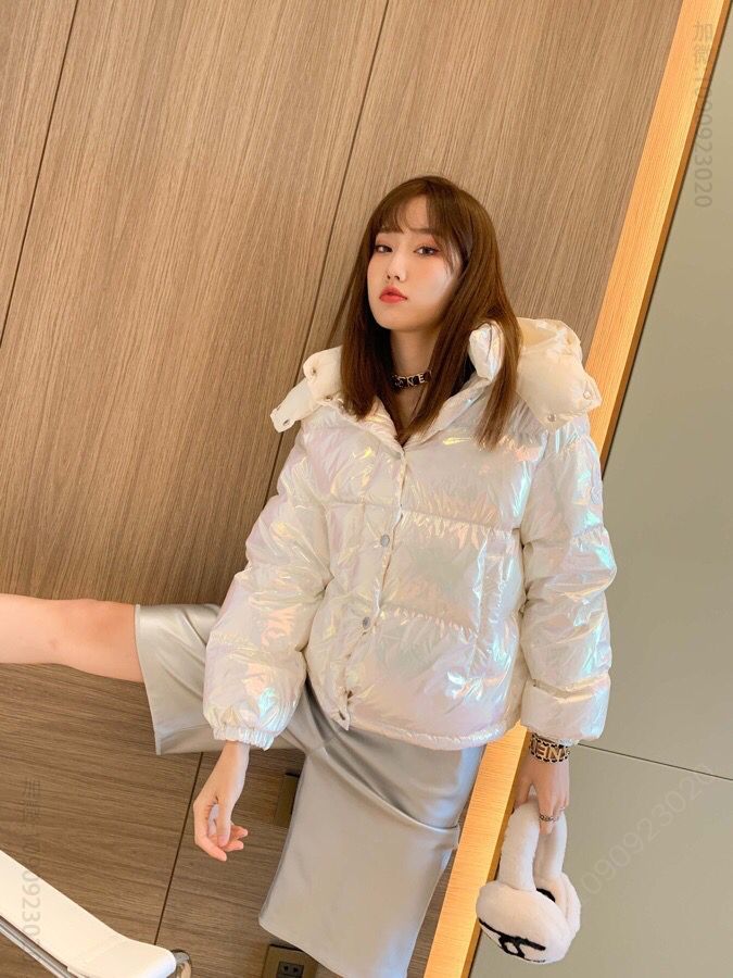 MONCLE20秋冬新品炫彩轻颖羽绒服短款