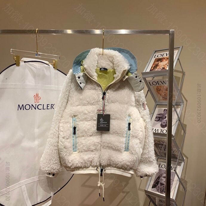 Moncler 羊羔毛羽绒服