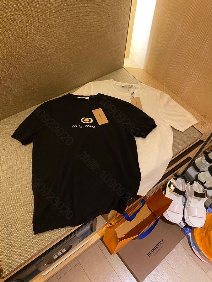 新款羊毛衫 MIU MIU。小雏菊 100%WOOL 超细羊毛 夏装 空调扇...