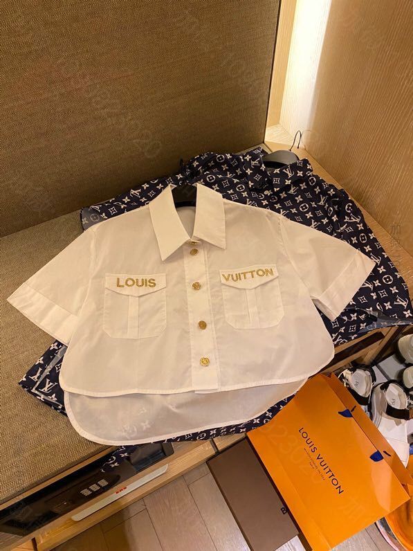 新款衬衫LV。刺绣露腰短袖宽松衬衫