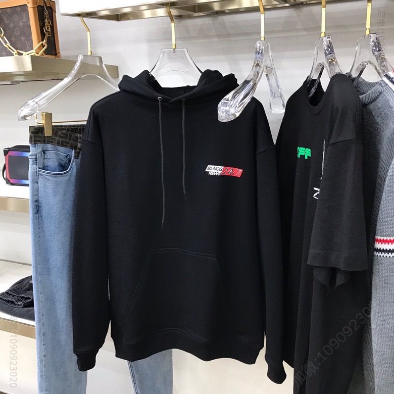 BALENCIAG、20秋冬系列新色印花Logo连帽卫衣