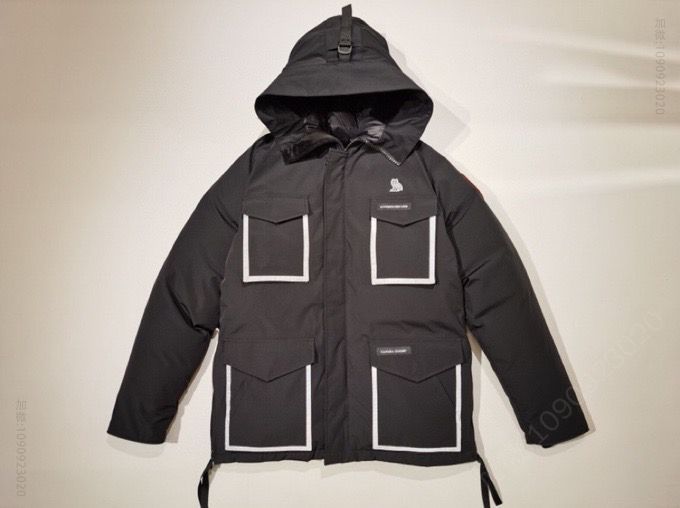 Canada Goose × OVO 男款Constable 联名限量版羽绒服