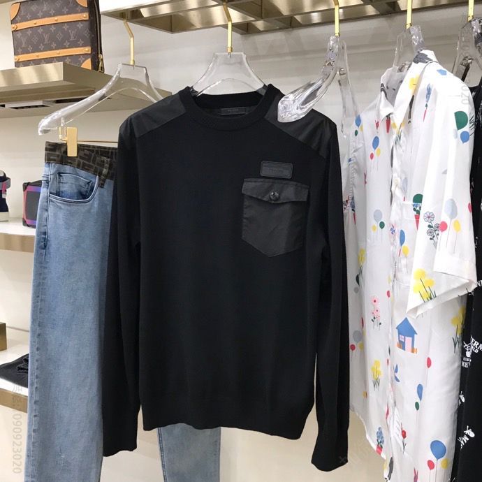 PRAD 高雅沉稳 20ss秋冬新款 时尚商务休闲百搭 徽章logo胶牌毛衣
