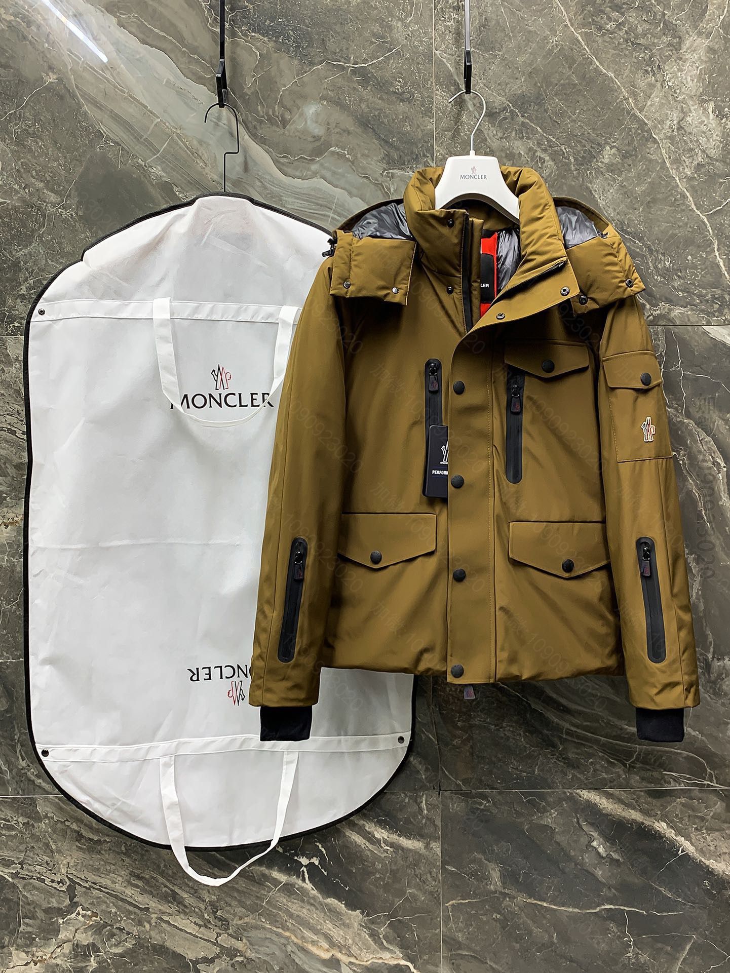 Moncler蒙口防风防水功能性全天候羽绒服