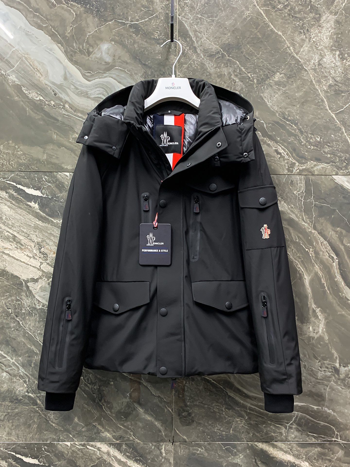 Moncler蒙口防风防水功能性全天候羽绒服