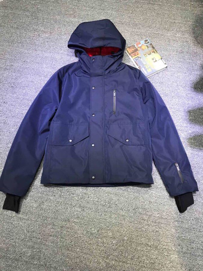 芬迪小怪兽2023爆款鹅绒羽绒服