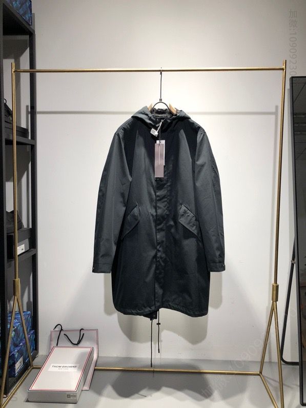 D1or 联名 Stussy 最新长款风衣
