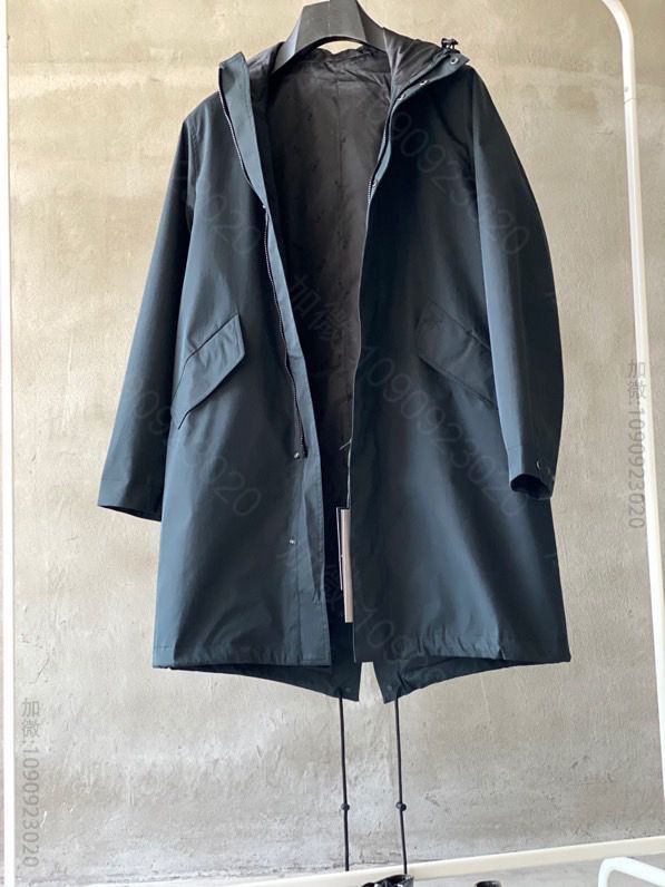 D1or 联名 Stussy 最新长款风衣