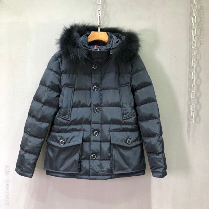 MONCLER冬季最经典连帽羽绒服