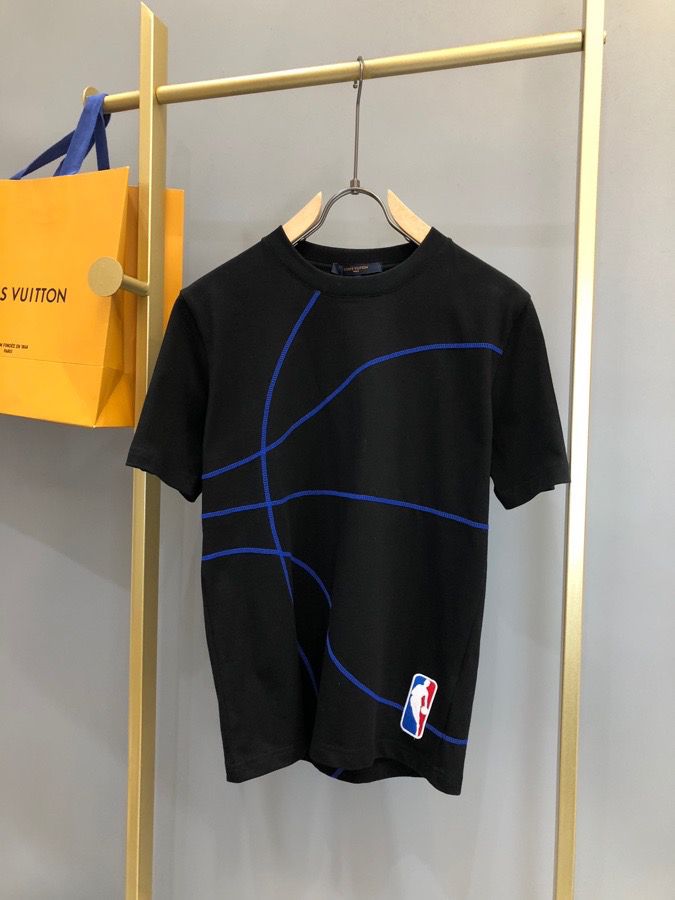 1V NBA超级联‮限名‬量系列1V X NBA 刺绣 T 恤