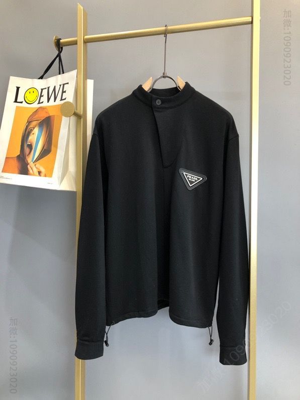 Prada 2023秋冬新款三角标圆领套头卫衣